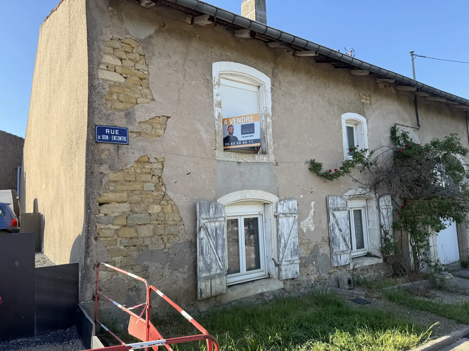 Maison mitoyenne à rénover à Thimonville, terrain de 230 m2, secteur calme 