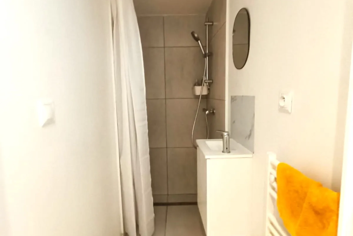 Maison d'investissement avec 5 chambres à Roubaix, forte rentabilité et location clé en main 