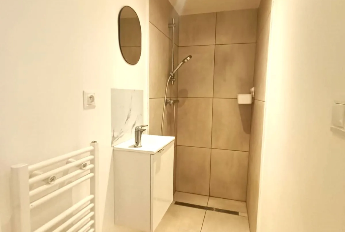 Maison d'investissement avec 5 chambres à Roubaix, forte rentabilité et location clé en main 