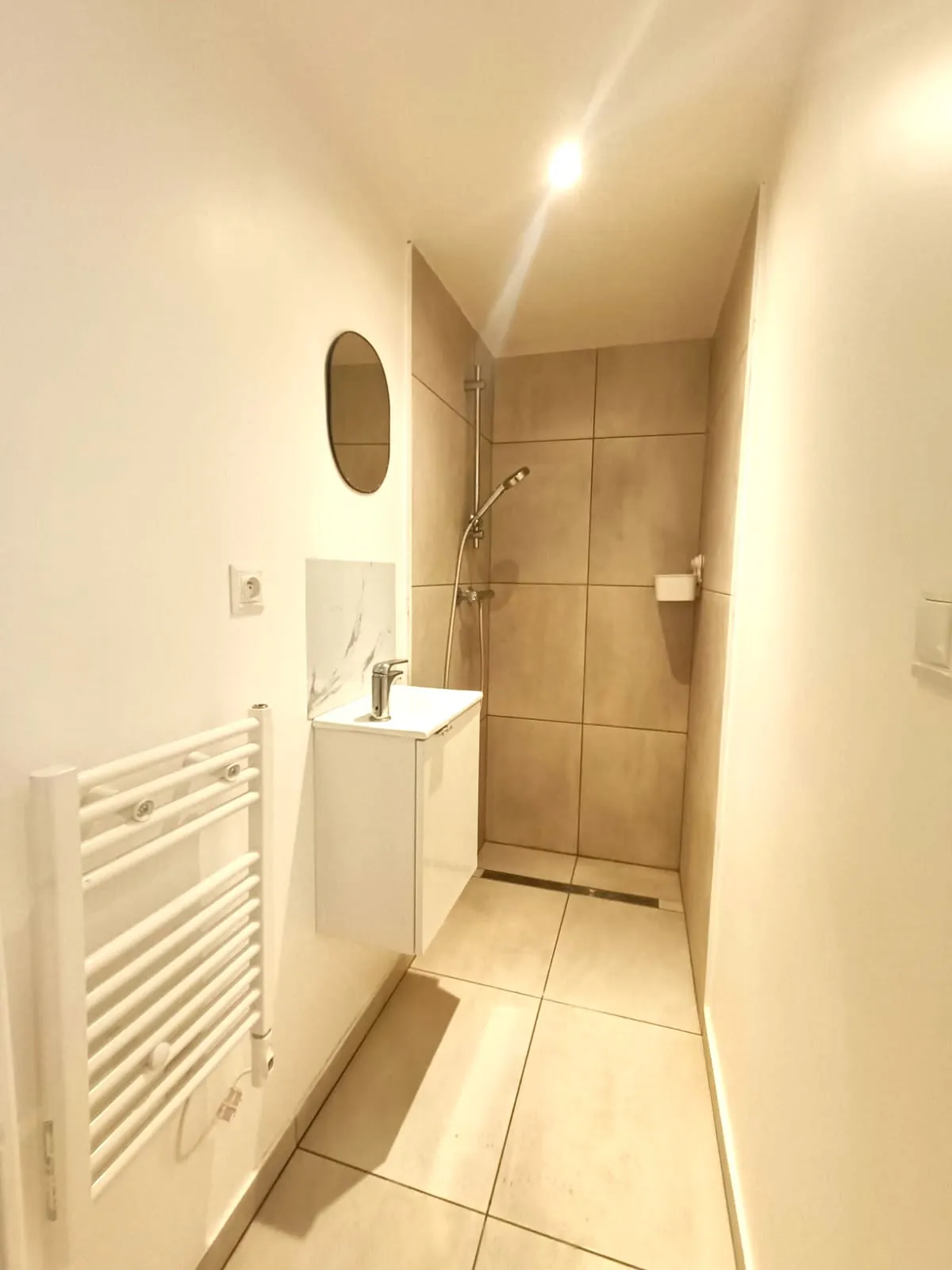 Maison d'investissement avec 5 chambres à Roubaix, forte rentabilité et location clé en main 