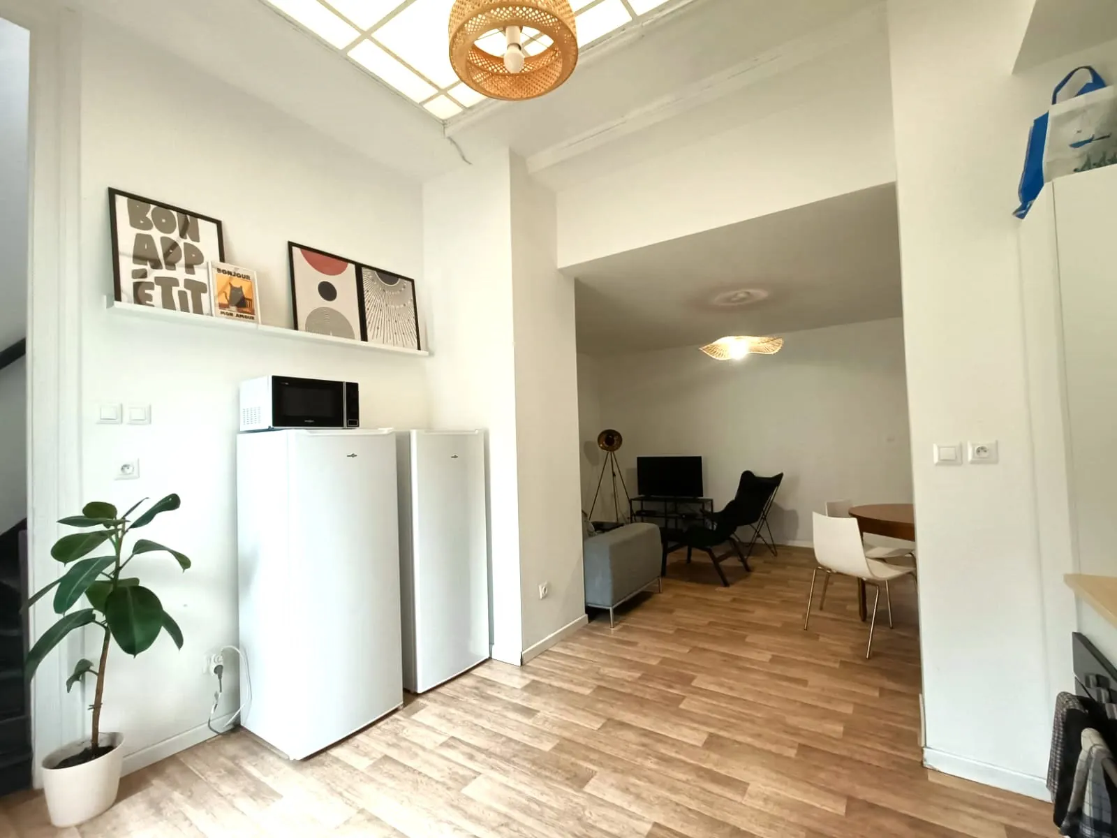 Maison d'investissement avec 5 chambres à Roubaix, forte rentabilité et location clé en main 