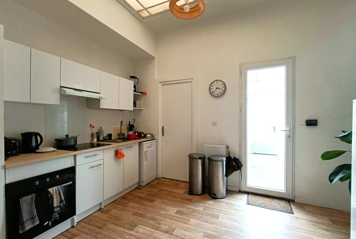 Maison d'investissement avec 5 chambres à Roubaix, forte rentabilité et location clé en main 