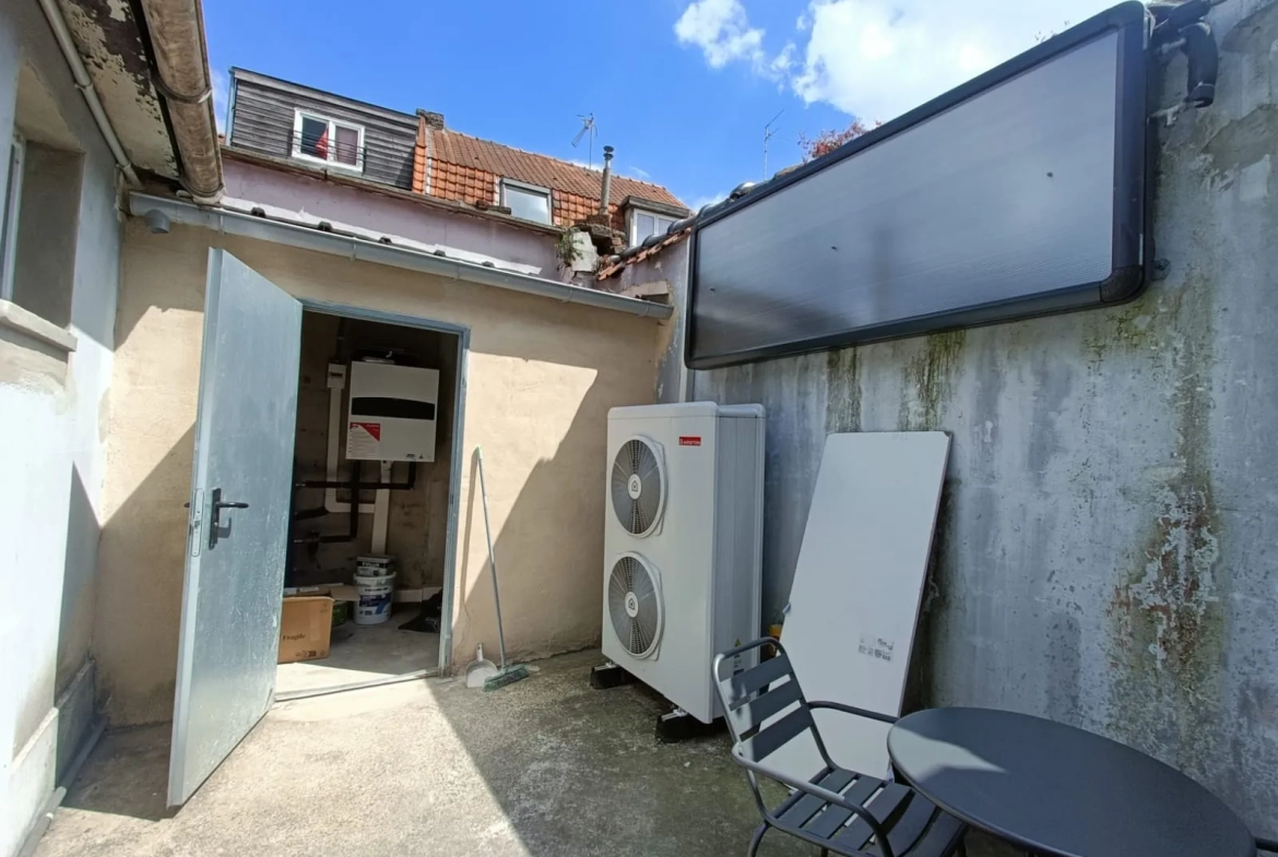 Maison d'investissement avec 5 chambres à Roubaix, forte rentabilité et location clé en main 