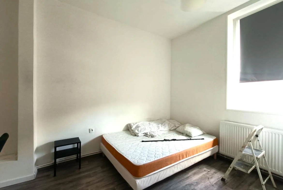Maison d'investissement avec 5 chambres à Roubaix, forte rentabilité et location clé en main 