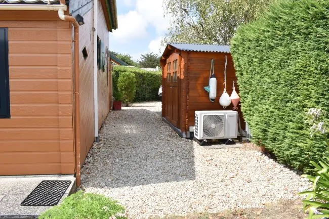 Charmant chalet en bois à 2 km de la plage d'Oléron avec jardin et mezzanine 