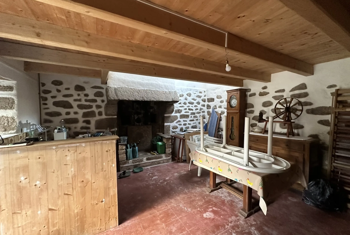 Ensemble immobilier de caractère à Quistinic avec potentiel et terrain spacieux 
