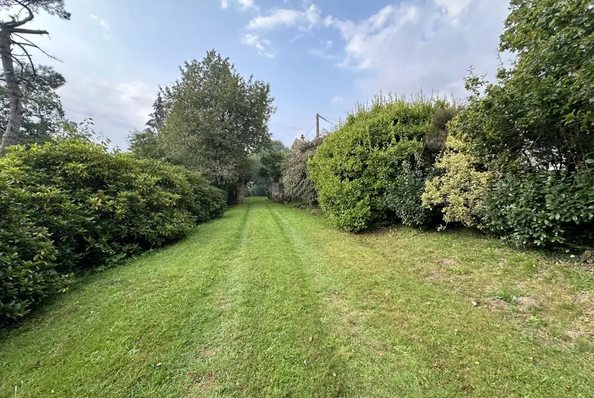 Ensemble immobilier de caractère à Quistinic avec potentiel et terrain spacieux 