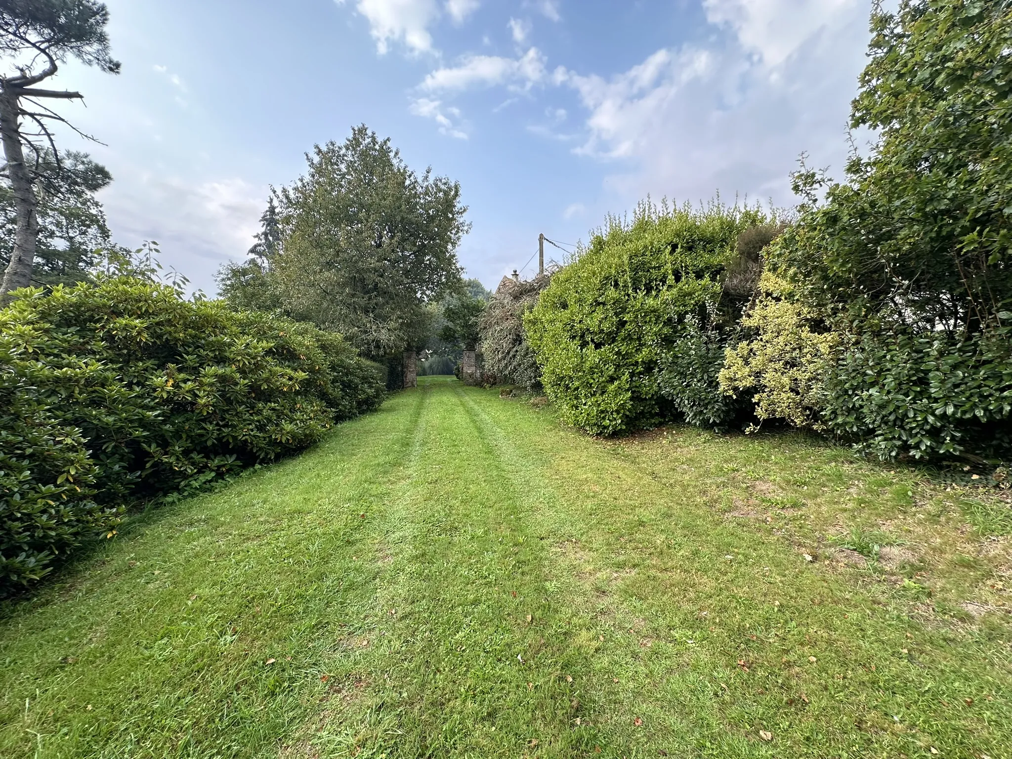 Ensemble immobilier de caractère à Quistinic avec potentiel et terrain spacieux 