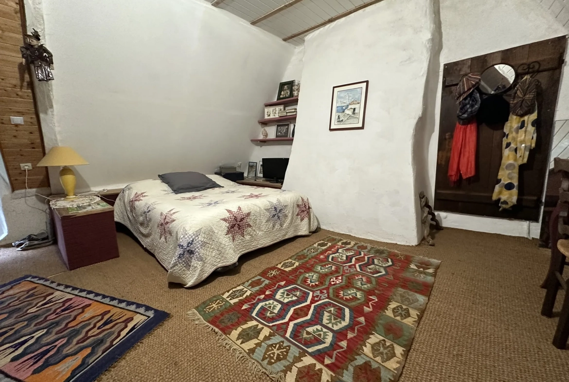Ensemble immobilier de caractère à Quistinic avec potentiel et terrain spacieux 