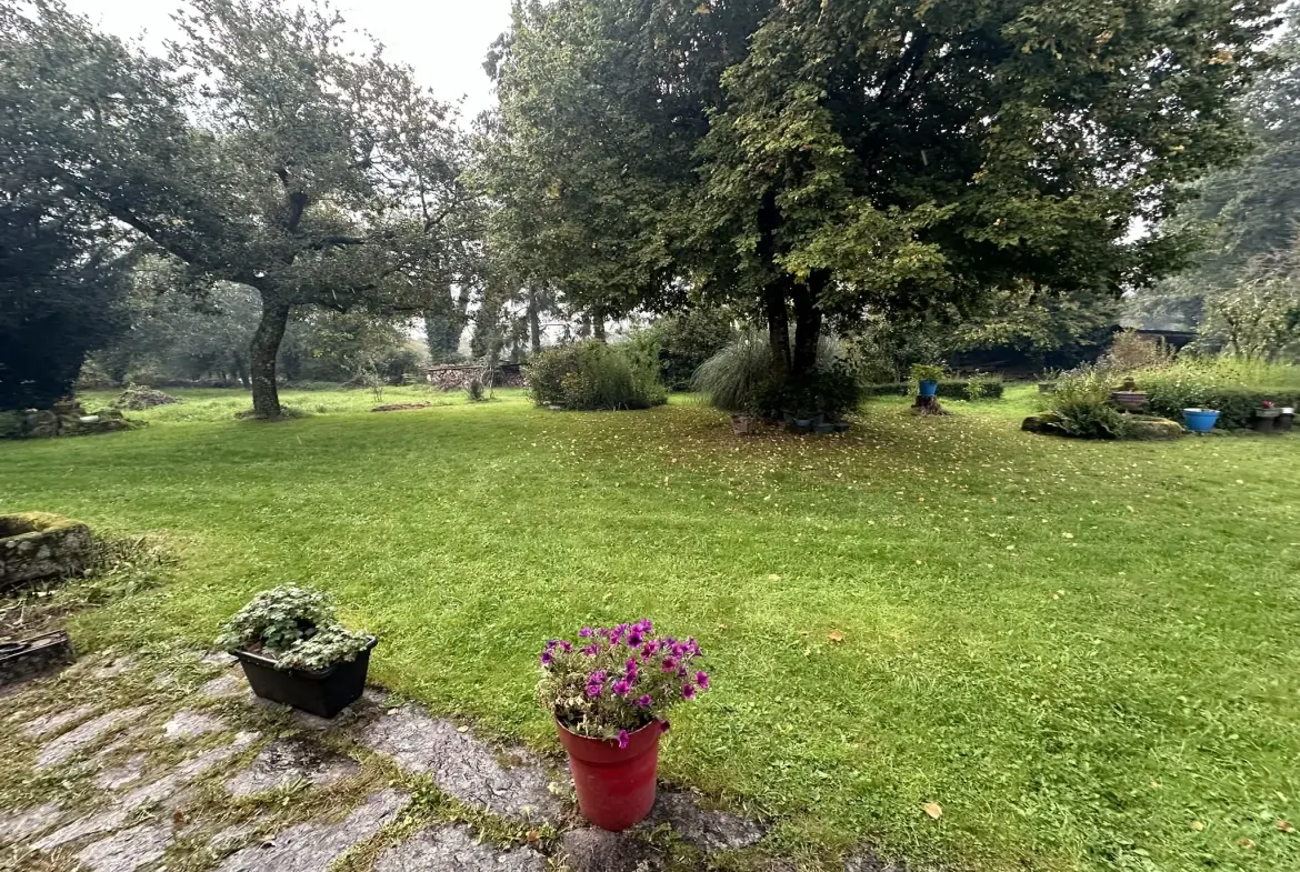 Ensemble immobilier de caractère à Quistinic avec potentiel et terrain spacieux 