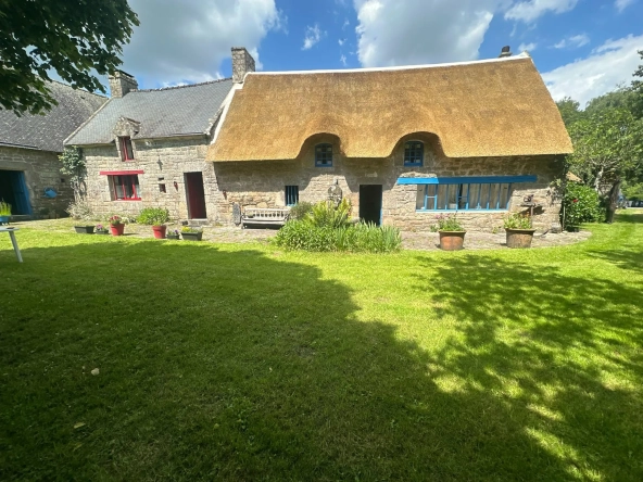 Ensemble immobilier de caractère à Quistinic avec potentiel et terrain spacieux