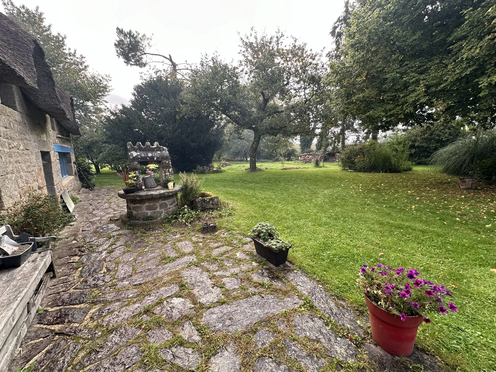 Ensemble immobilier de caractère à Quistinic avec potentiel et terrain spacieux 