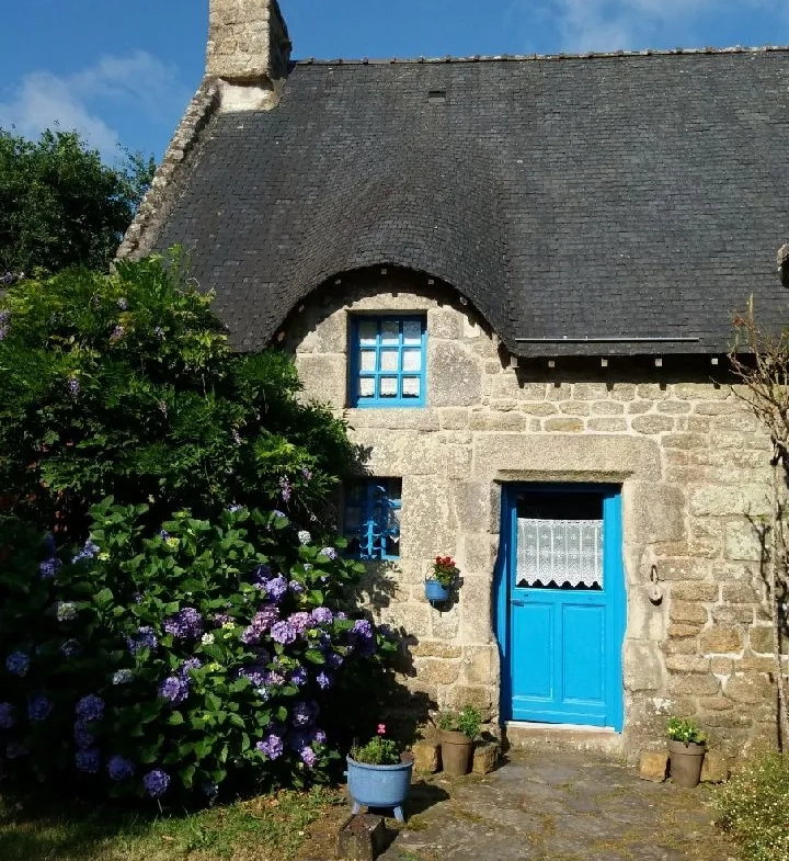 Ensemble immobilier de caractère à Quistinic avec potentiel et terrain spacieux 