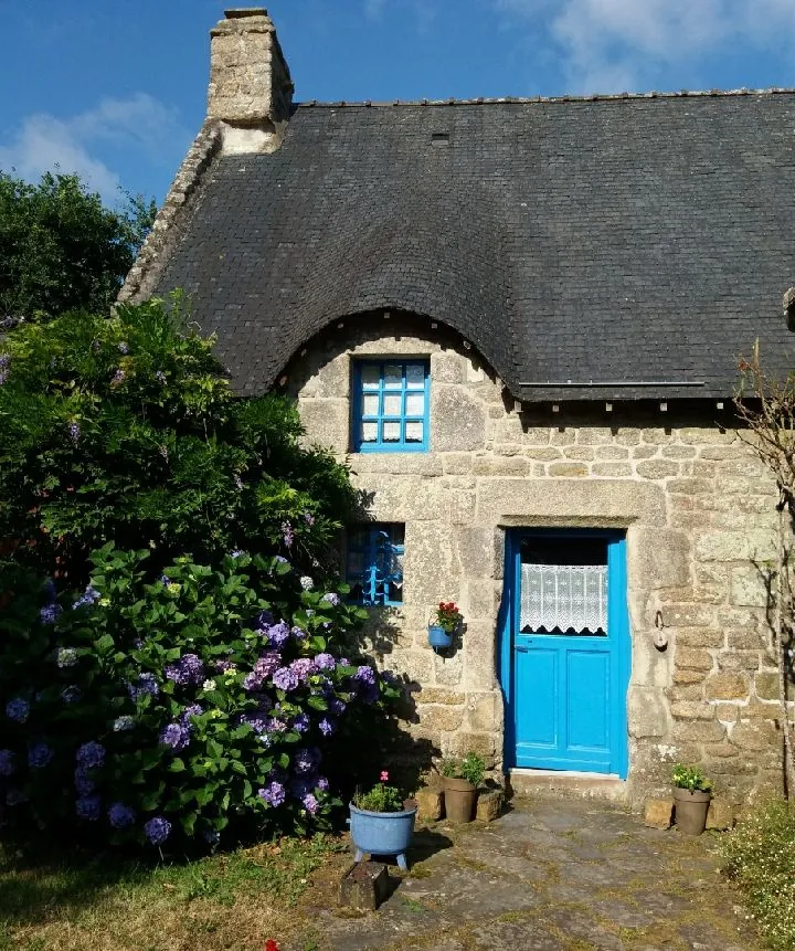 Ensemble immobilier de caractère à Quistinic avec potentiel et terrain spacieux 