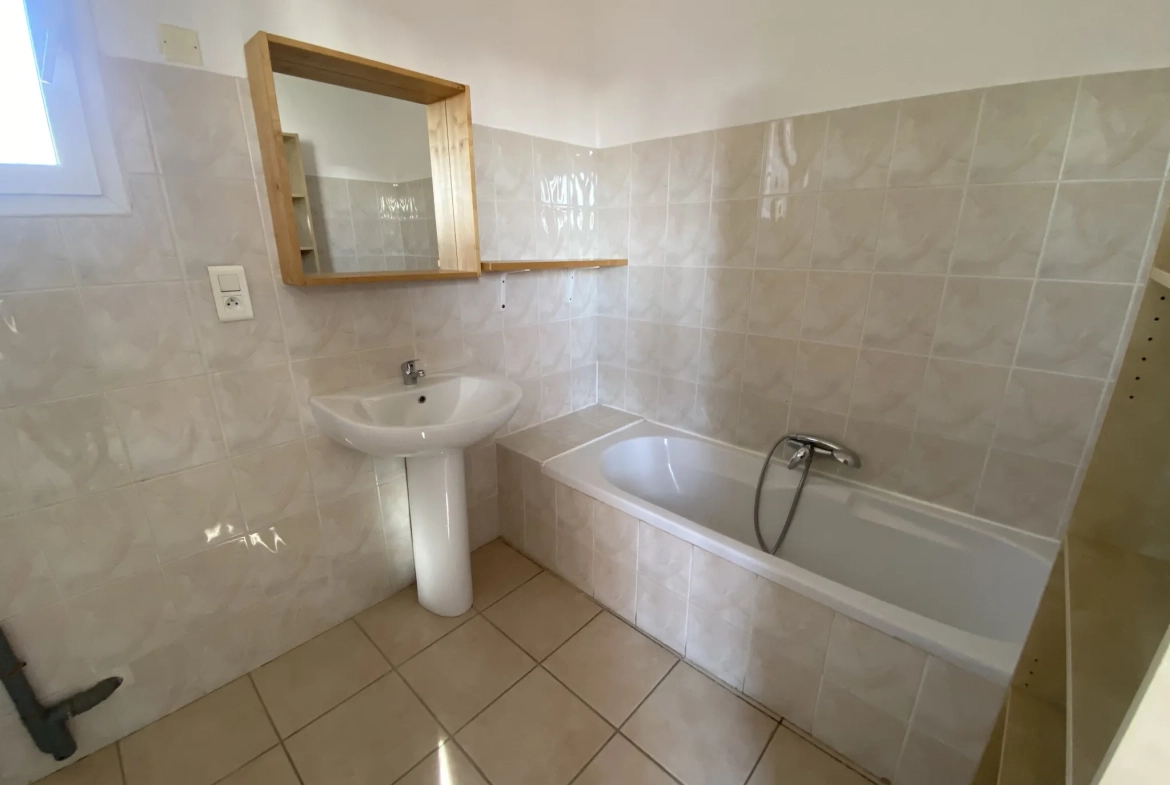 Appartement T3 de 86 m² avec terrasse à Sanary-sur-Mer, calme et rare sur le secteur 
