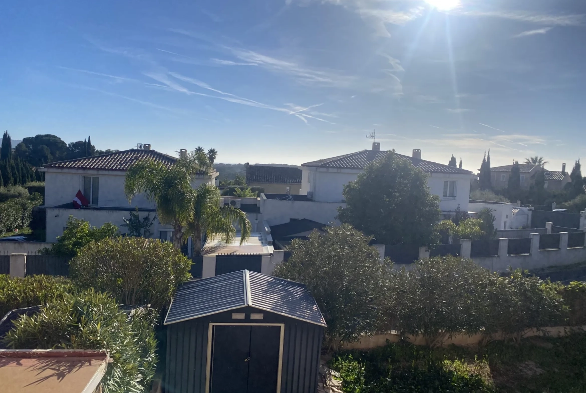 Appartement T3 de 86 m² avec terrasse à Sanary-sur-Mer, calme et rare sur le secteur 