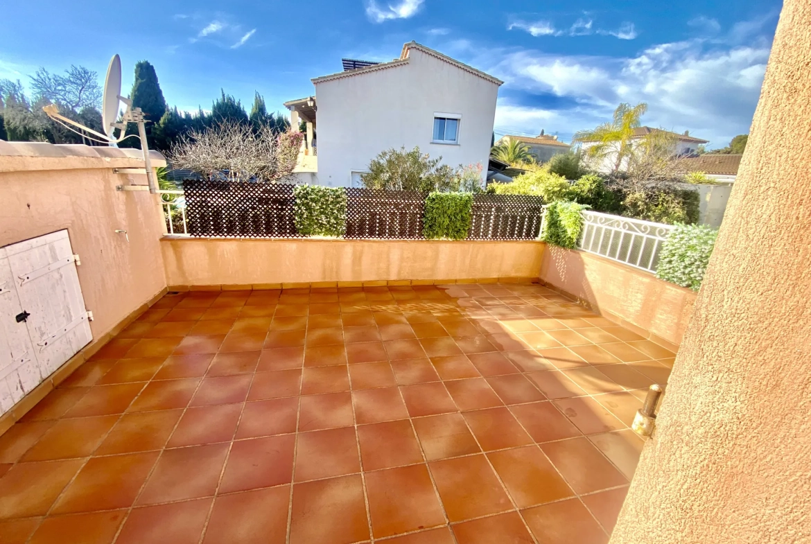 Appartement T3 de 86 m² avec terrasse à Sanary-sur-Mer, calme et rare sur le secteur 