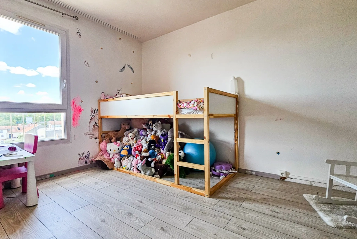 Appartement F4 rénové avec cave et garage à Sartrouville 