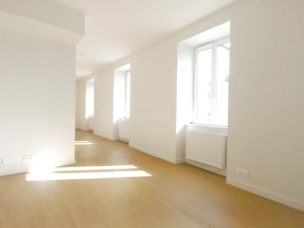 Appartement F3 rénové avec caves à Millau, secteur gare
