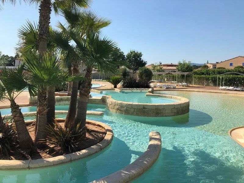 Villa 4 chambres à Vidauban dans un domaine sécurisé avec piscine et services de luxe 