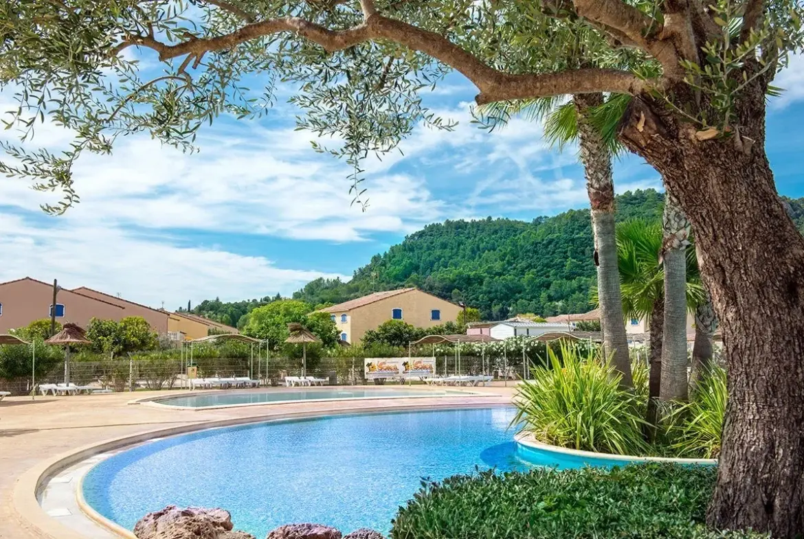 Villa 4 chambres à Vidauban dans un domaine sécurisé avec piscine et services de luxe 