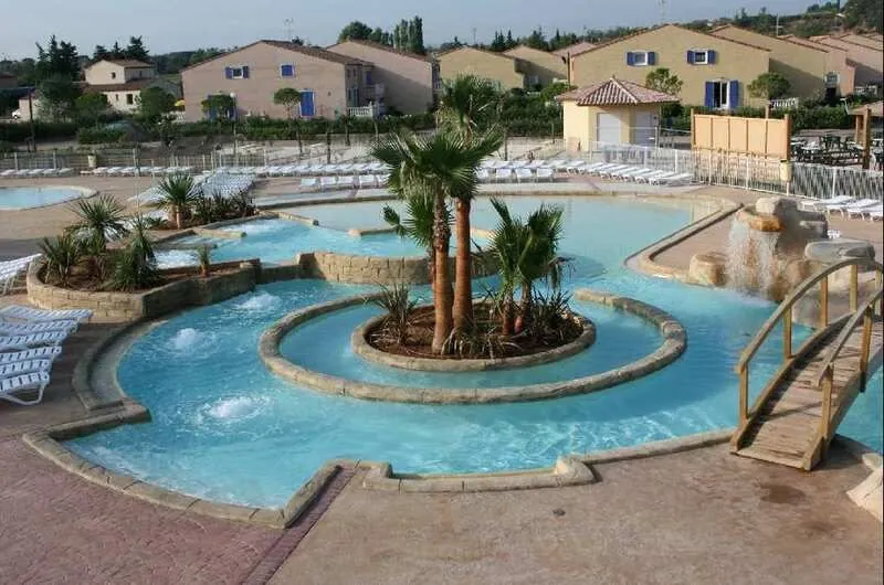 Villa 4 chambres à Vidauban dans un domaine sécurisé avec piscine et services de luxe 