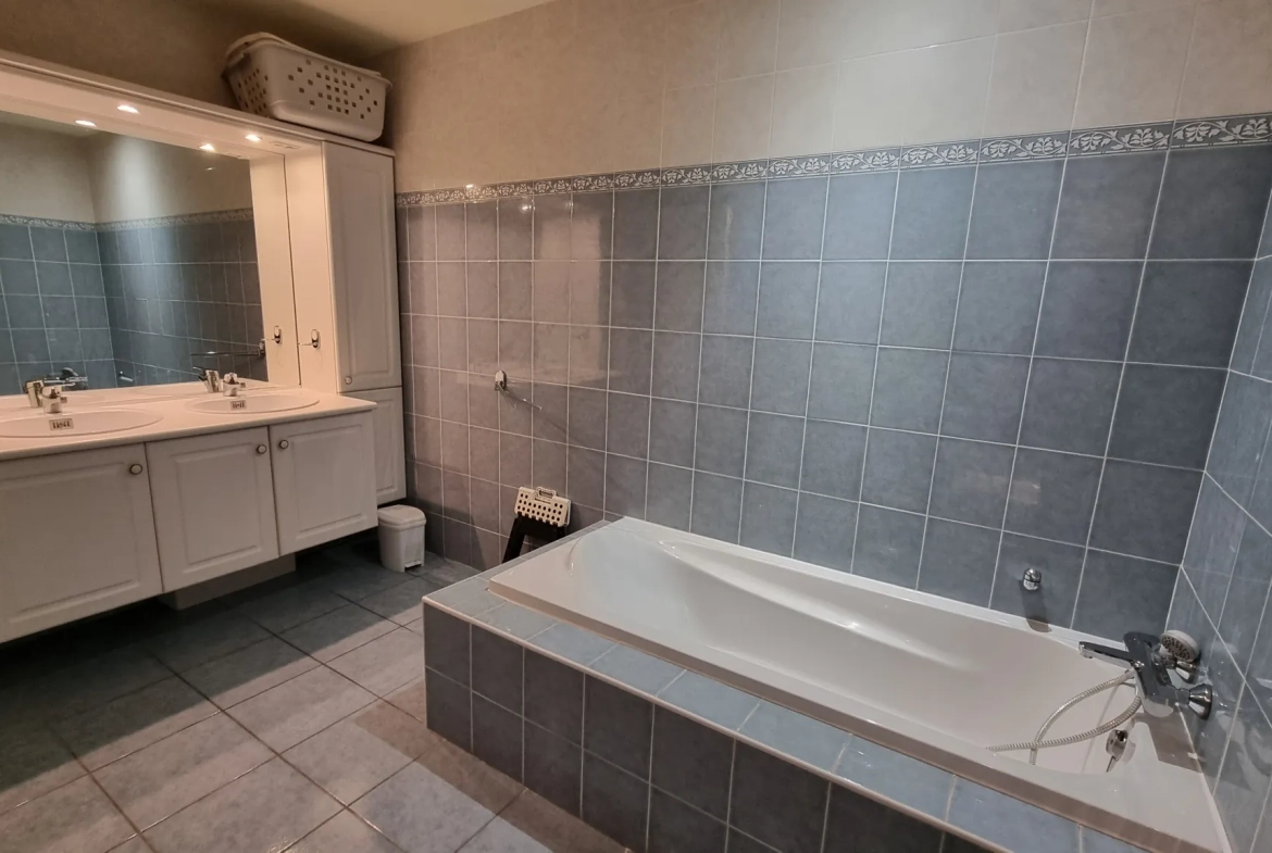 Villa 4 chambres à Vidauban dans un domaine sécurisé avec piscine et services de luxe 