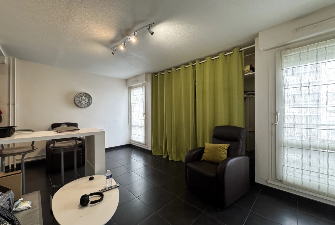 Studio de 31 m² à La Rochelle avec Balcons, Cave et Proximité Commerces 