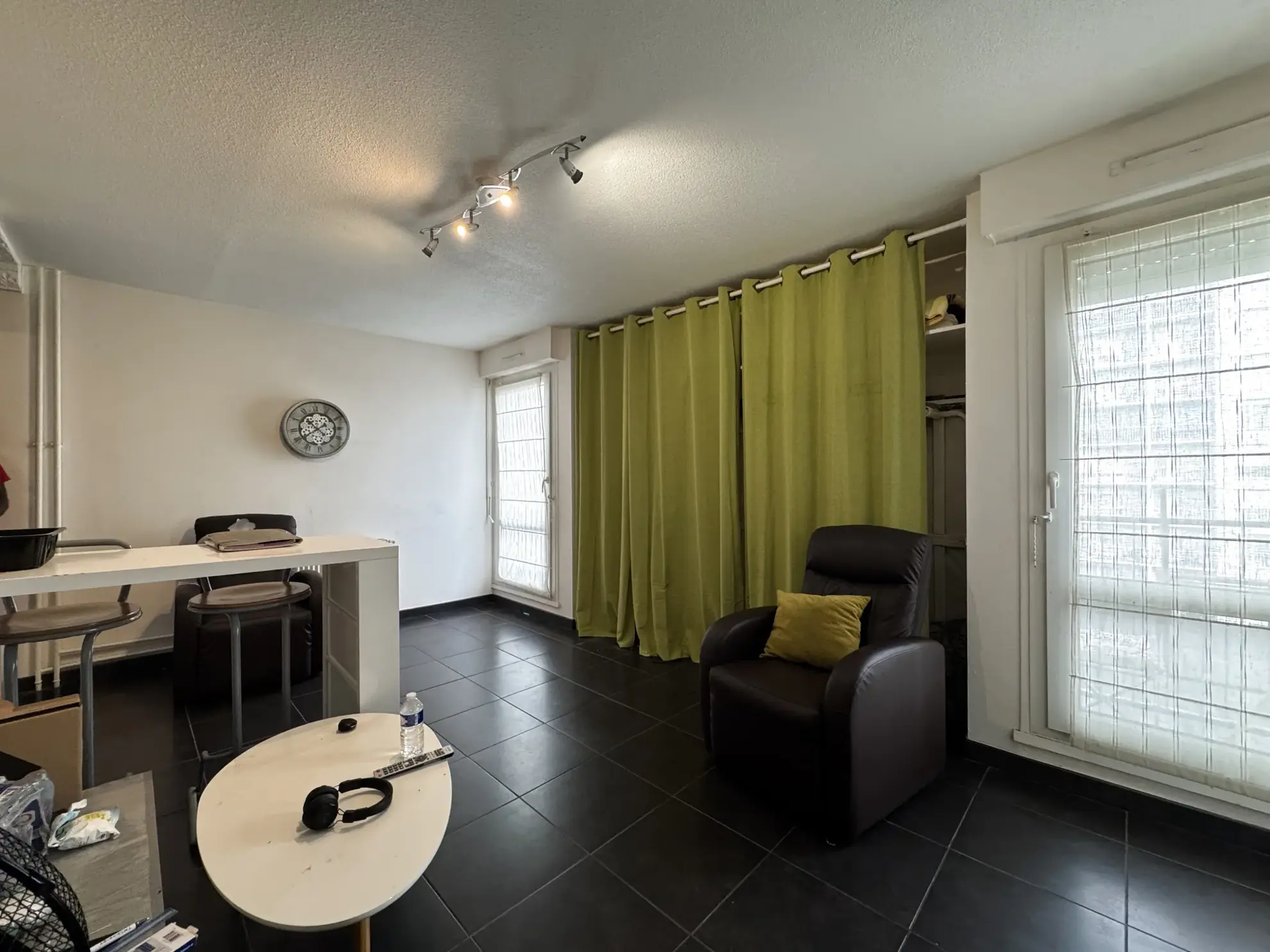 Studio de 31 m² à La Rochelle avec Balcons, Cave et Proximité Commerces 