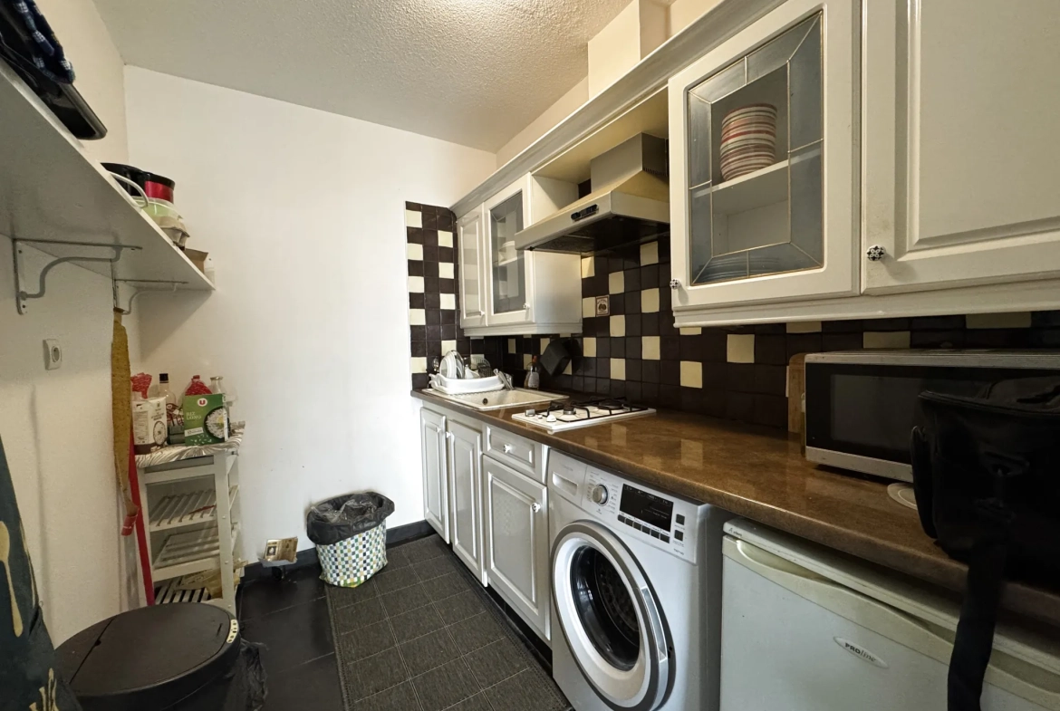 Studio de 31 m² à La Rochelle avec Balcons, Cave et Proximité Commerces 
