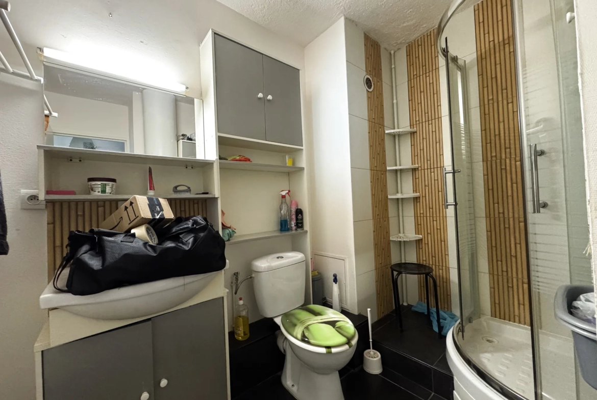 Studio de 31 m² à La Rochelle avec Balcons, Cave et Proximité Commerces 