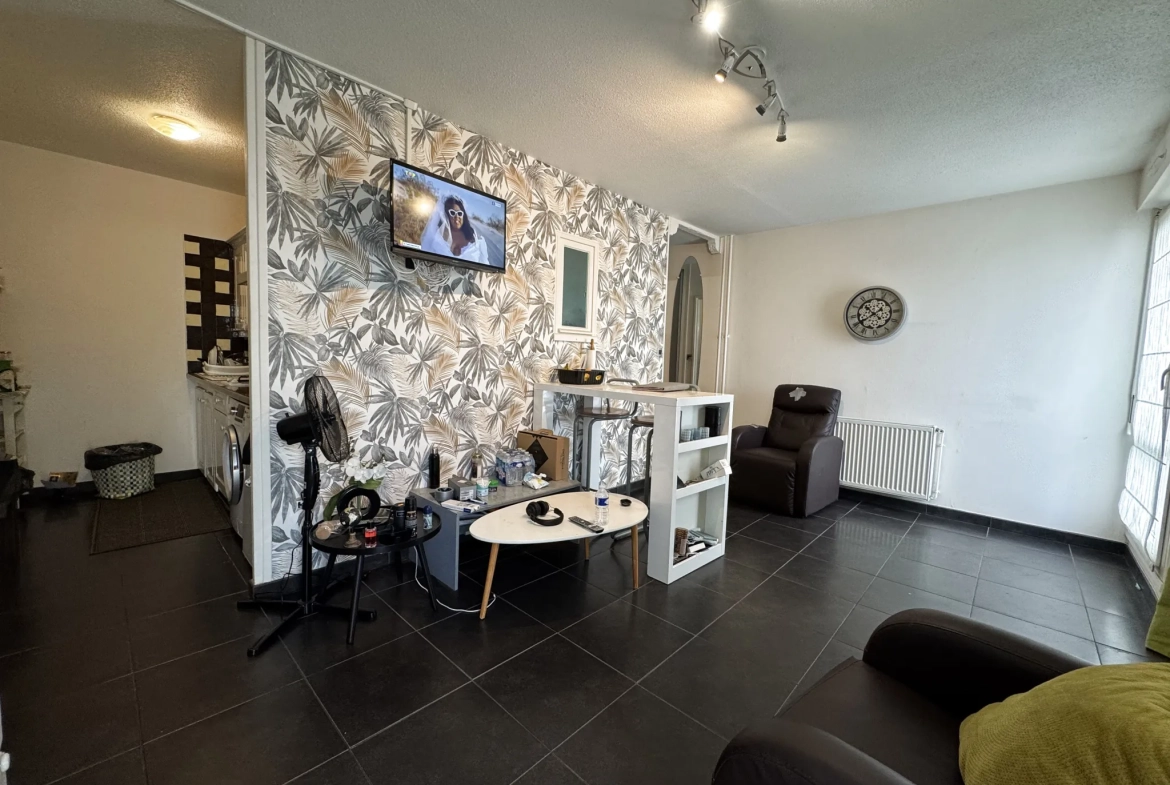Studio de 31 m² à La Rochelle avec Balcons, Cave et Proximité Commerces 