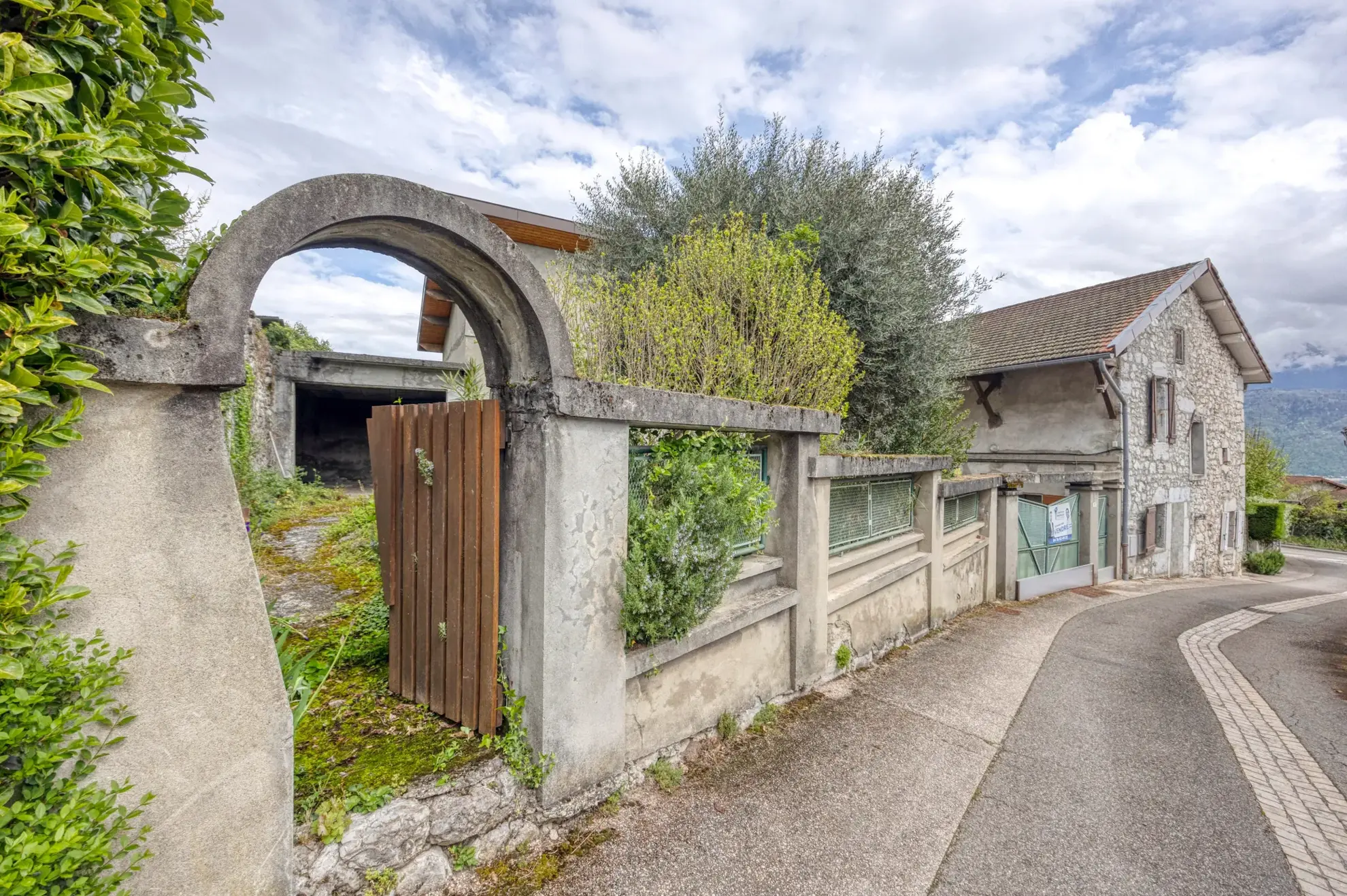 Maison de village à Biviers (38) avec potentiel immobilier sur 264m² 