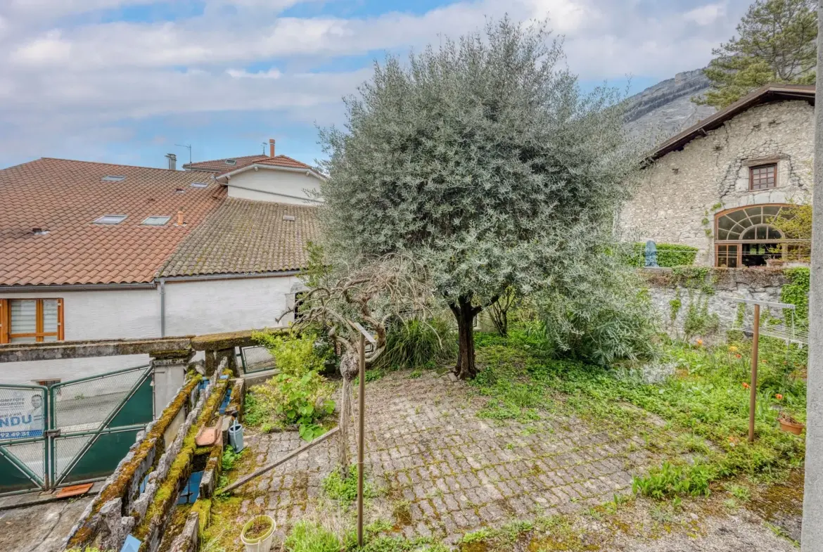 Maison de village à Biviers (38) avec potentiel immobilier sur 264m² 