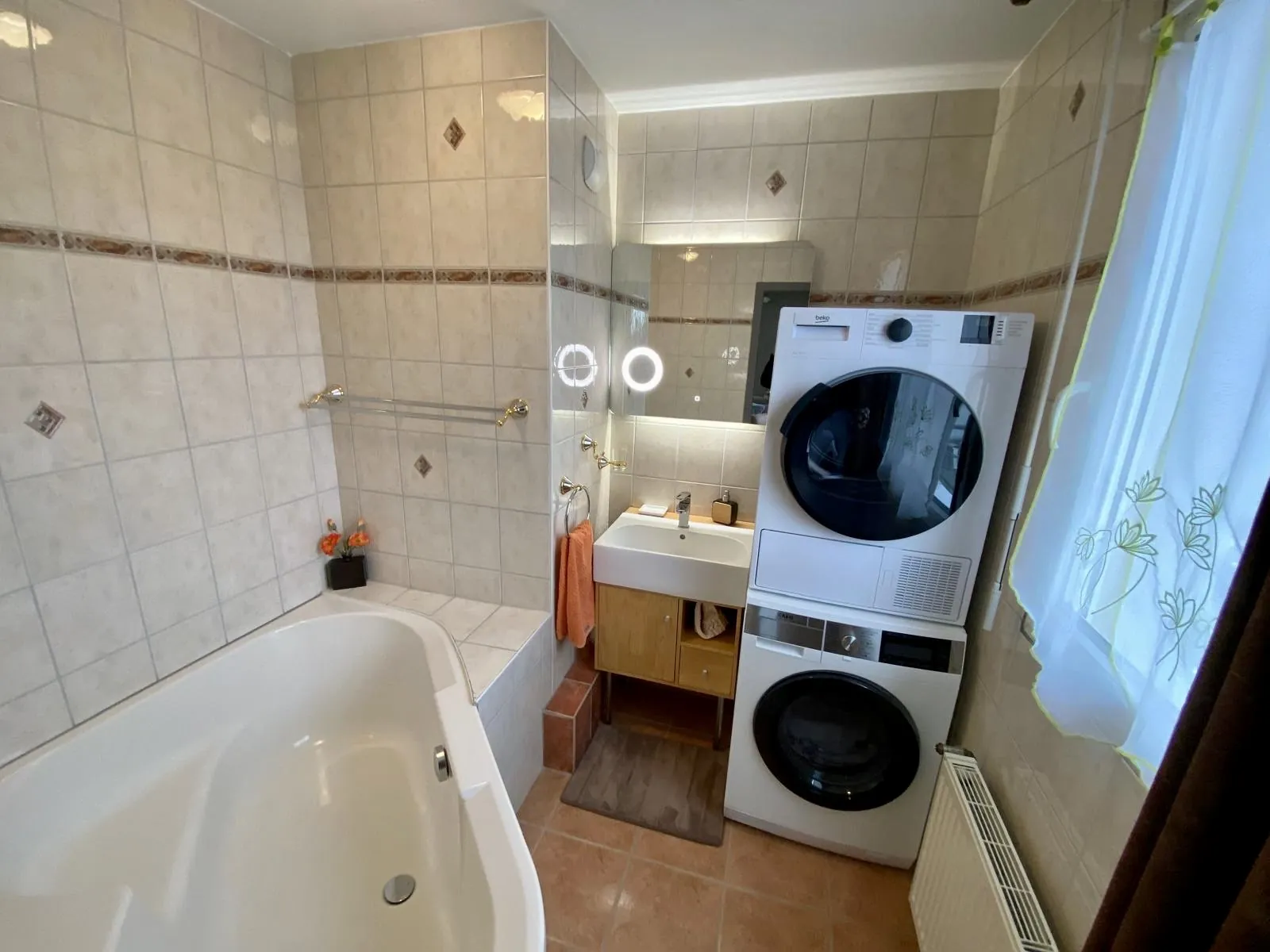 Appartement lumineux de 114 m² avec terrasse, garage et caves à Bartenheim 