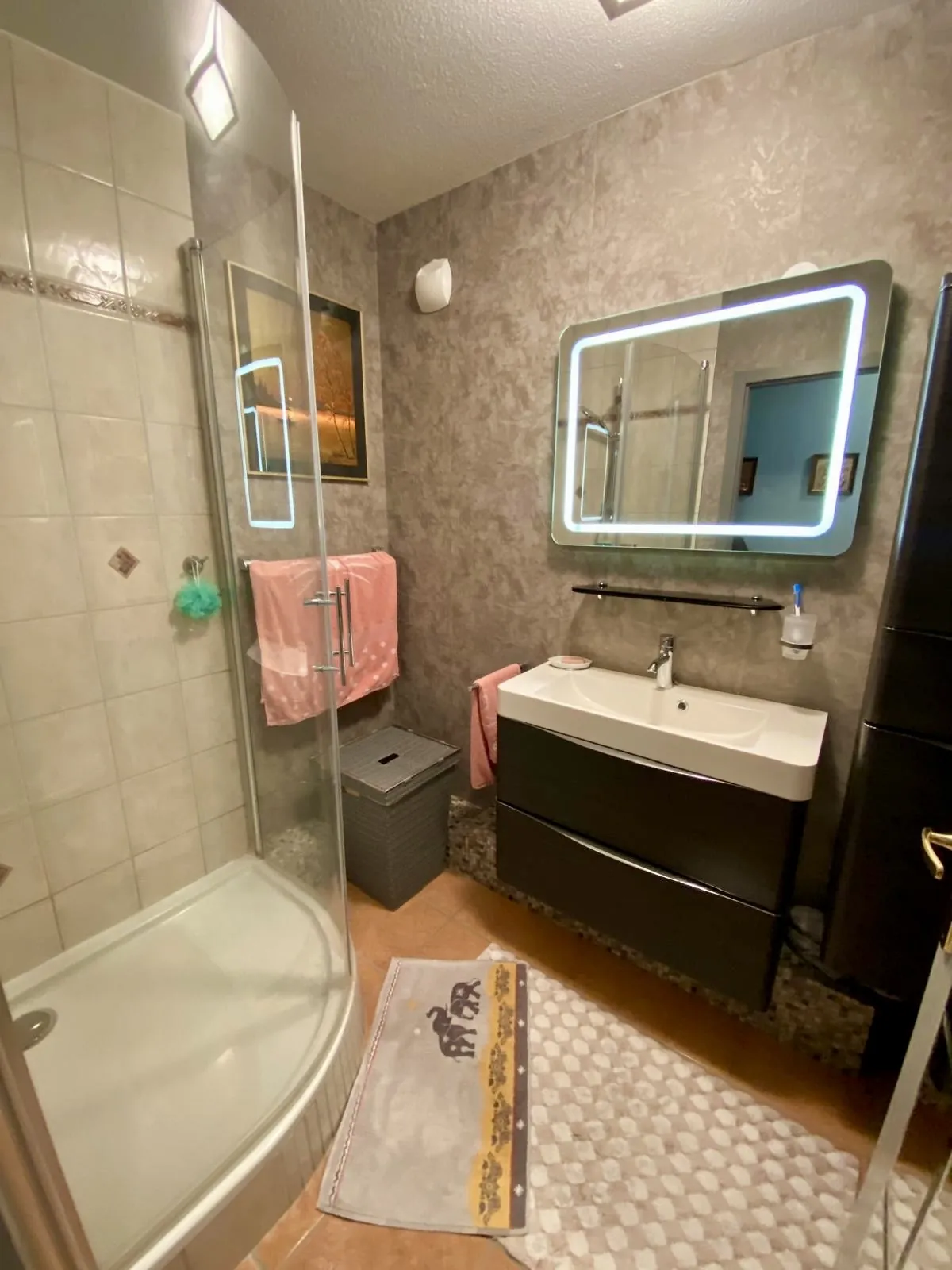 Appartement lumineux de 114 m² avec terrasse, garage et caves à Bartenheim 