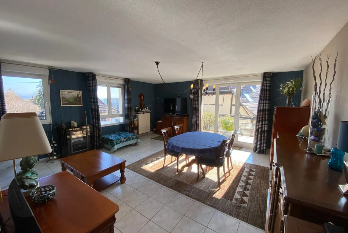 Appartement lumineux de 114 m² avec terrasse, garage et caves à Bartenheim 