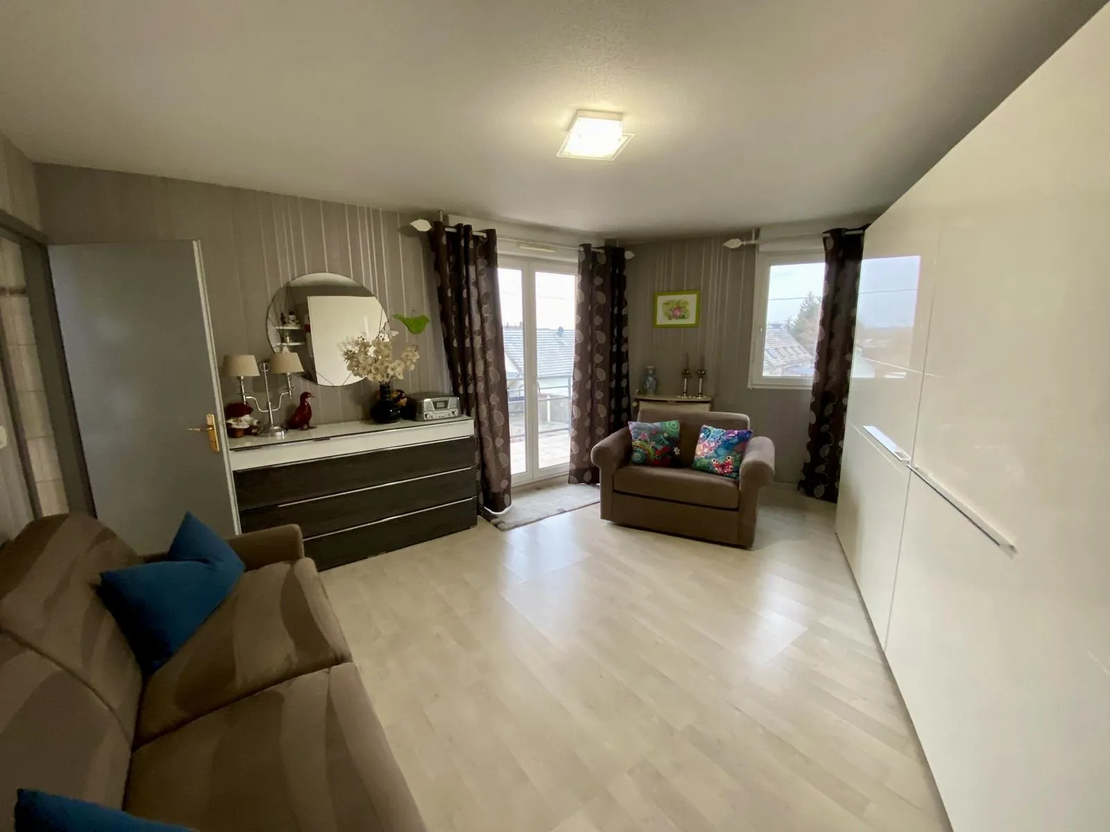 Appartement lumineux de 114 m² avec terrasse, garage et caves à Bartenheim 