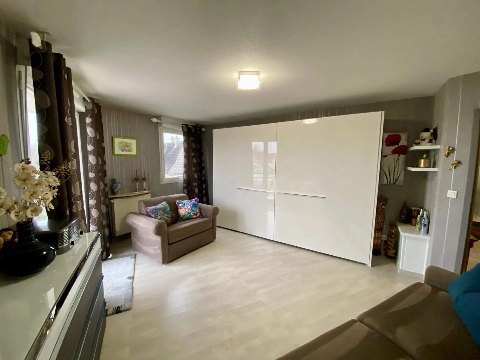 Appartement lumineux de 114 m² avec terrasse, garage et caves à Bartenheim 