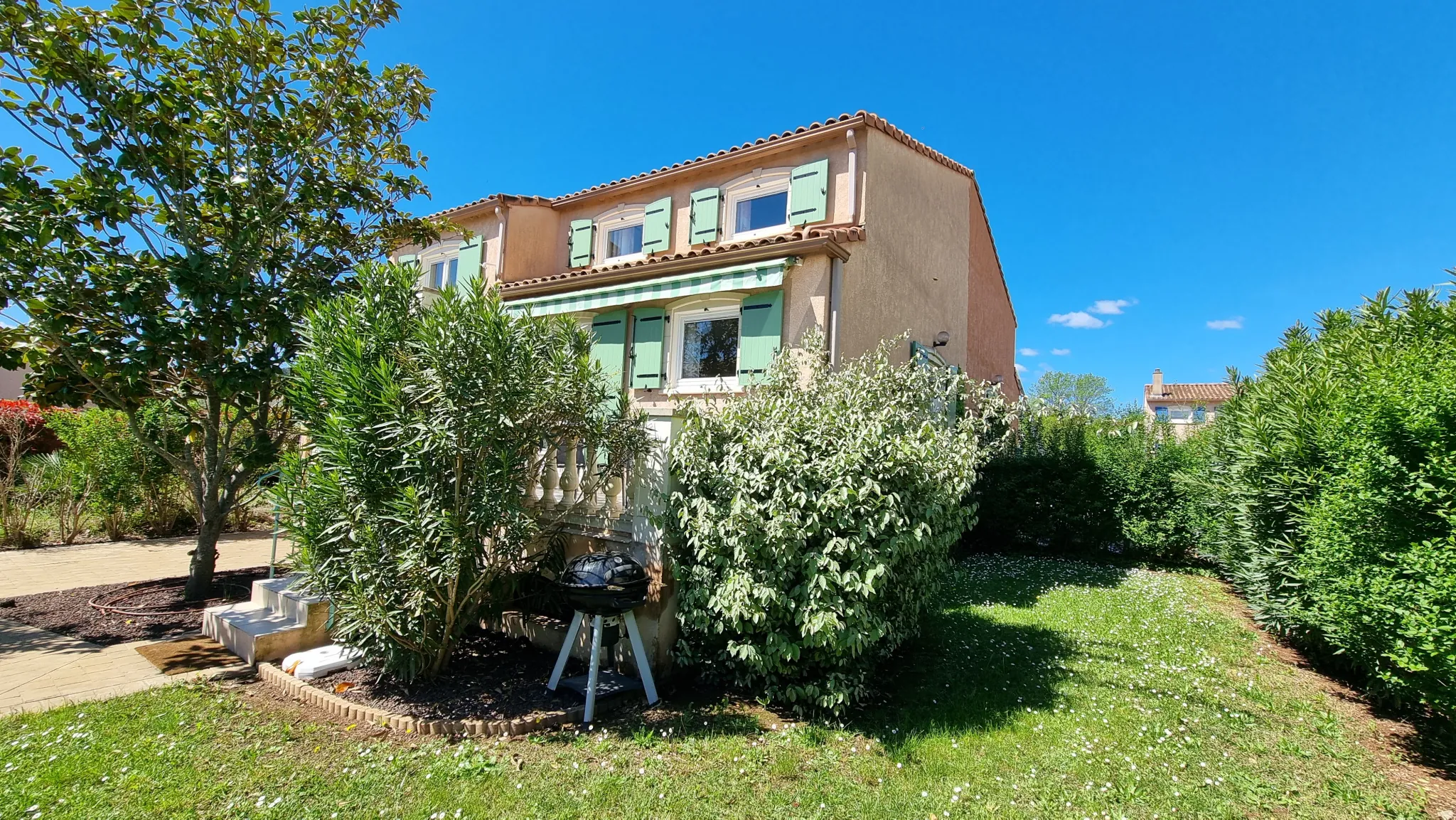 Villa provençale lumineuse avec 3 chambres dans domaine privé à Vidauban 