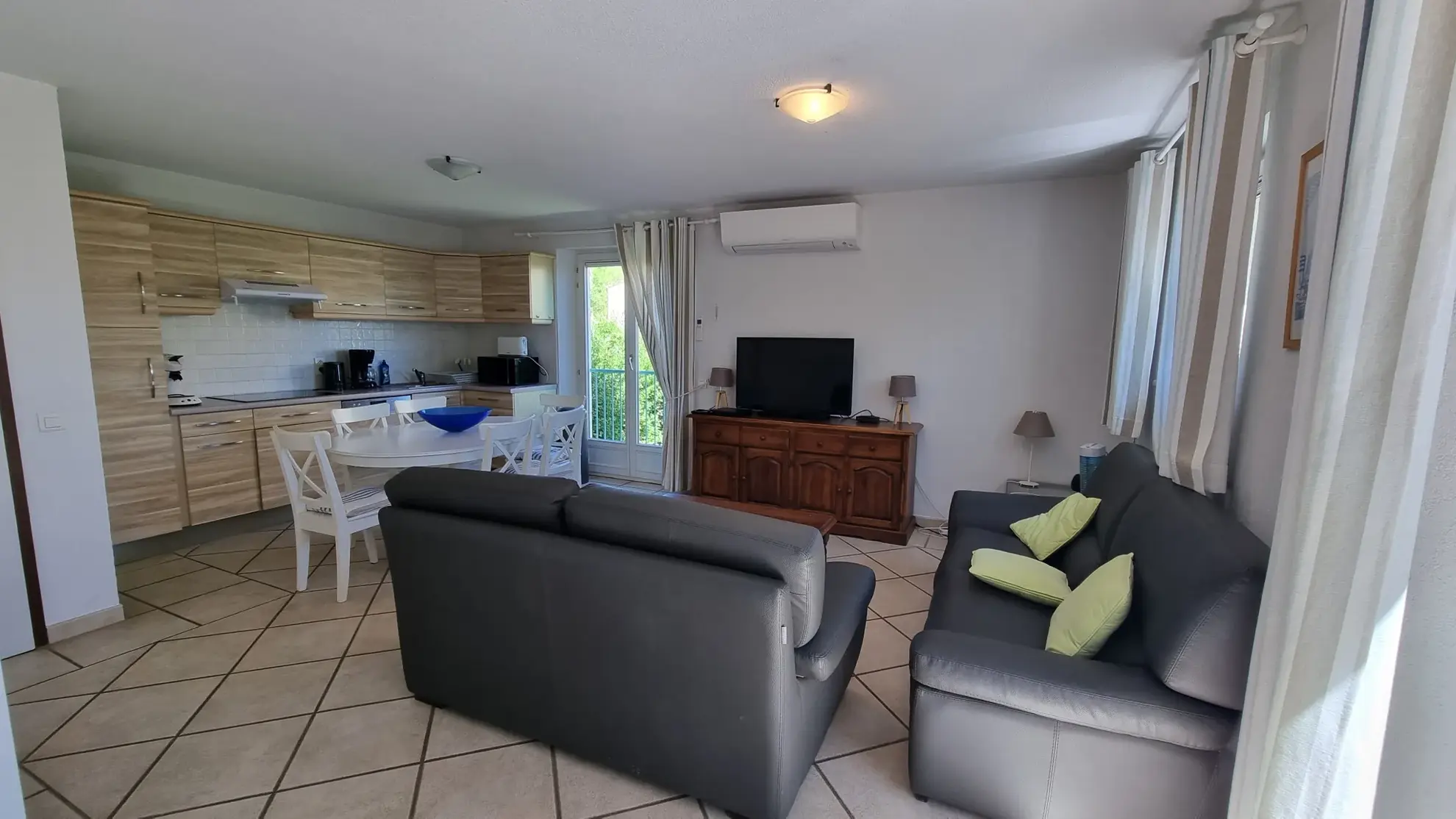 Villa provençale lumineuse avec 3 chambres dans domaine privé à Vidauban 