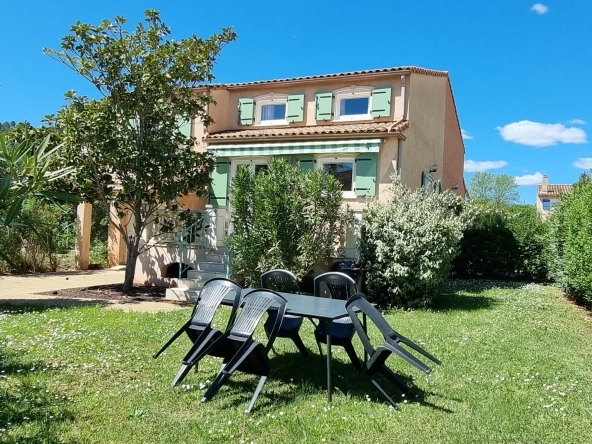 Villa provençale lumineuse avec 3 chambres dans domaine privé à Vidauban