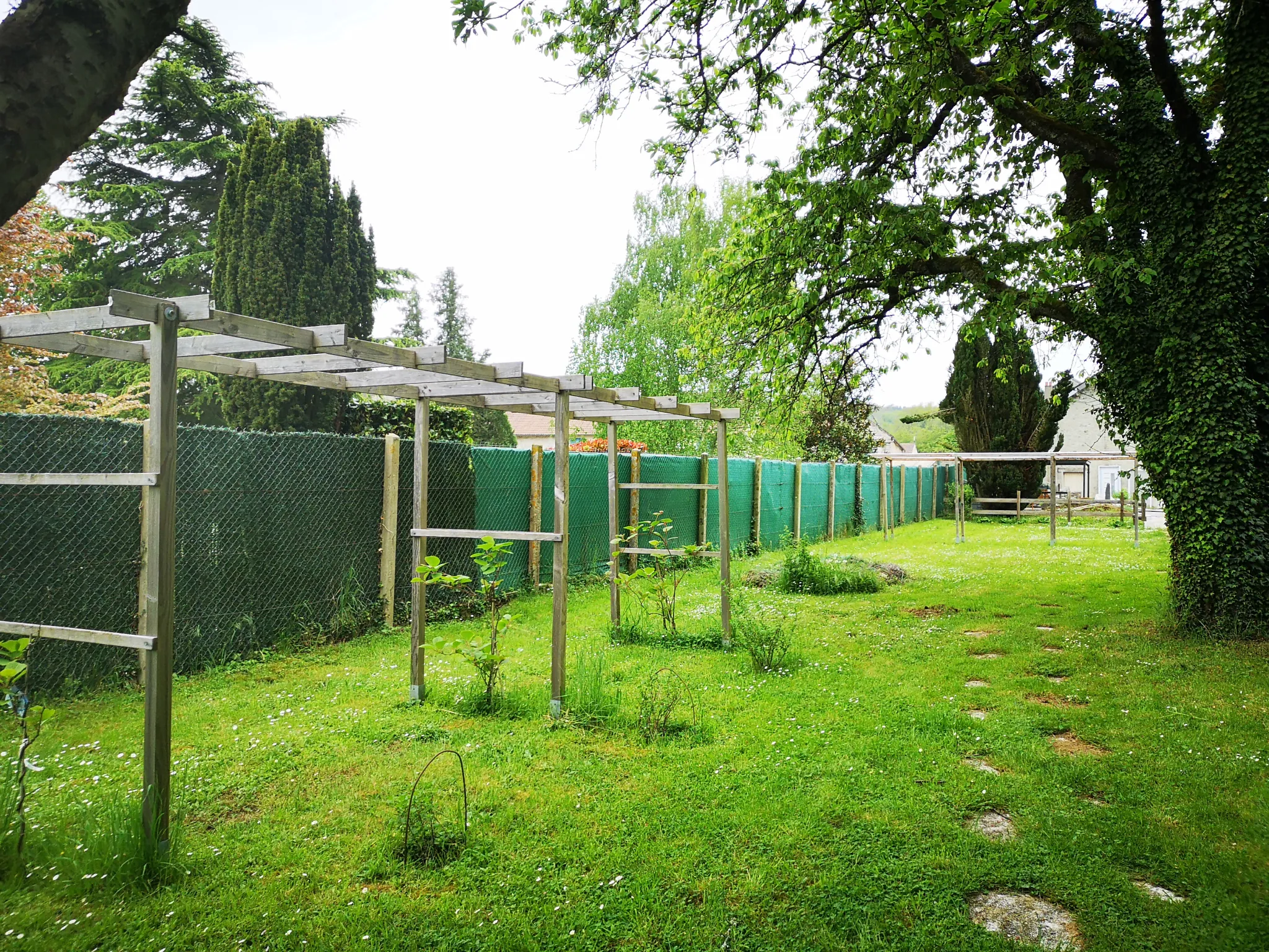 Corps de ferme à rénover près de La Ferté-Alais dans l'Essonne sur 2438 m² 