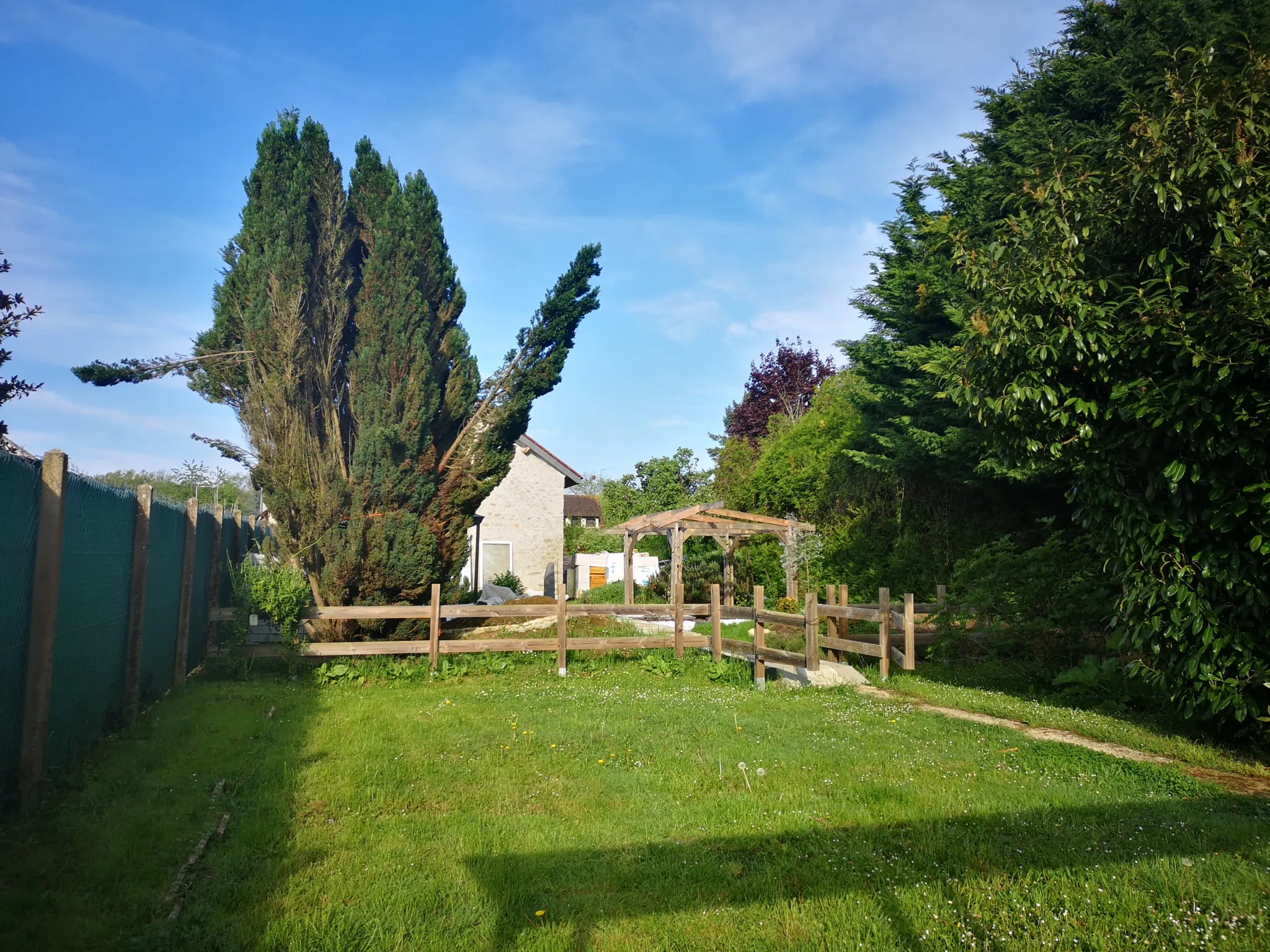 Corps de ferme à rénover près de La Ferté-Alais dans l'Essonne sur 2438 m² 