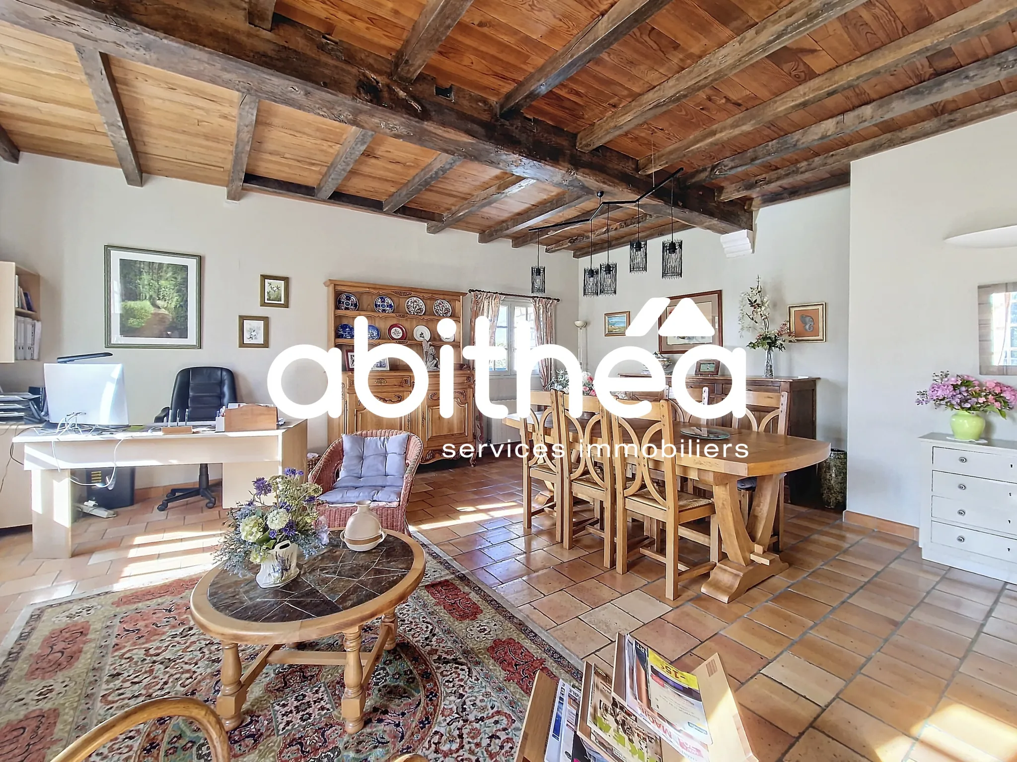 Charmante maison charentaise avec piscine, 4 chambres, garage et jardin à Bois (17) 