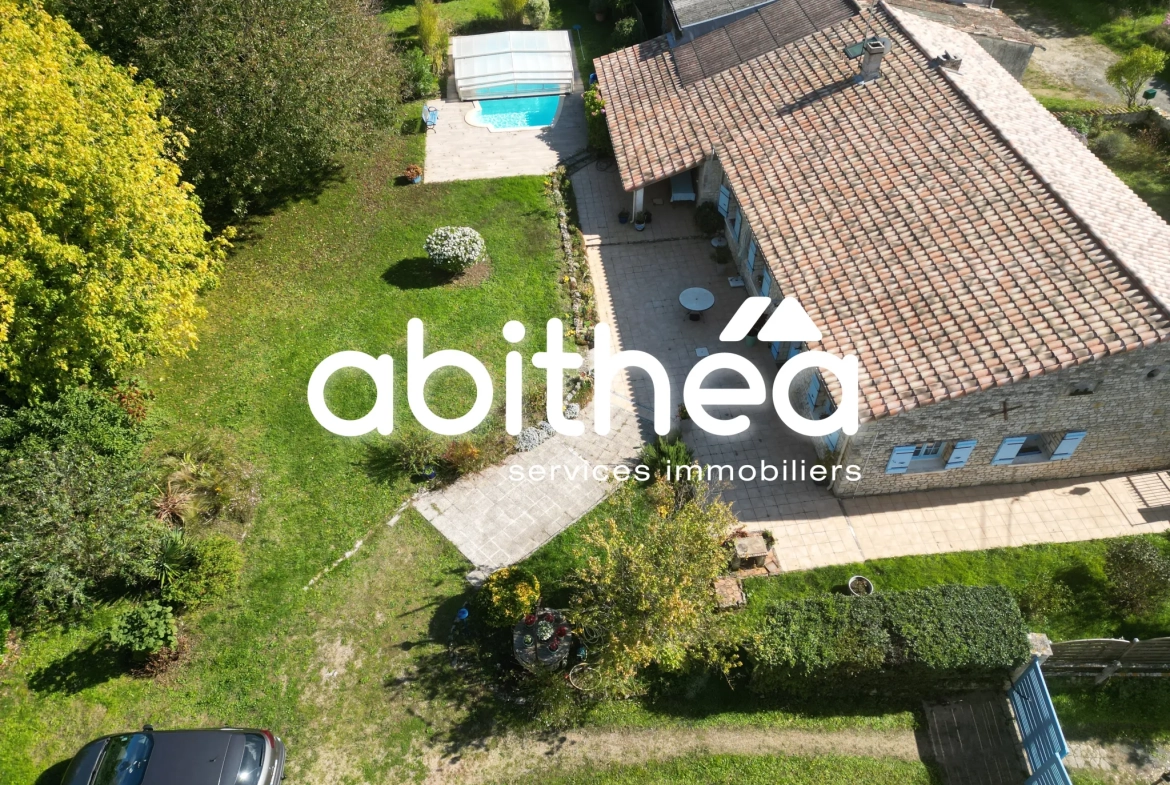 Charmante maison charentaise avec piscine, 4 chambres, garage et jardin à Bois (17) 