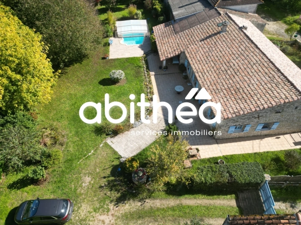 Charmante maison charentaise avec piscine, 4 chambres, garage et jardin à Bois (17)