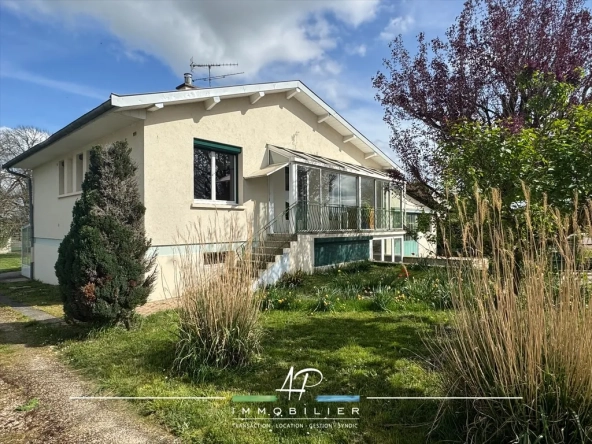 Maison familiale à vendre à Cuiserey, 3 chambres, grand terrain et hangar