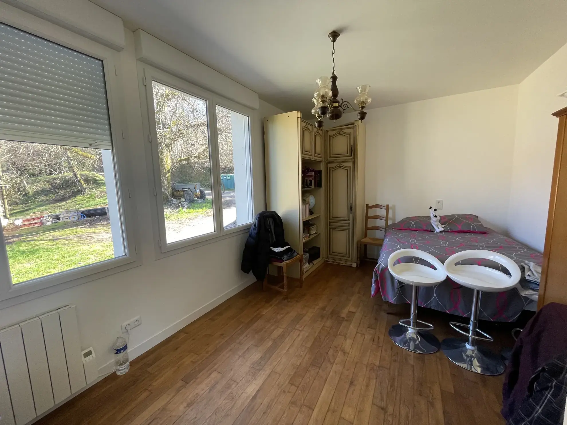Ensemble immobilier de deux maisons à Chenailler-Mascheix avec terrain et vue panoramique 