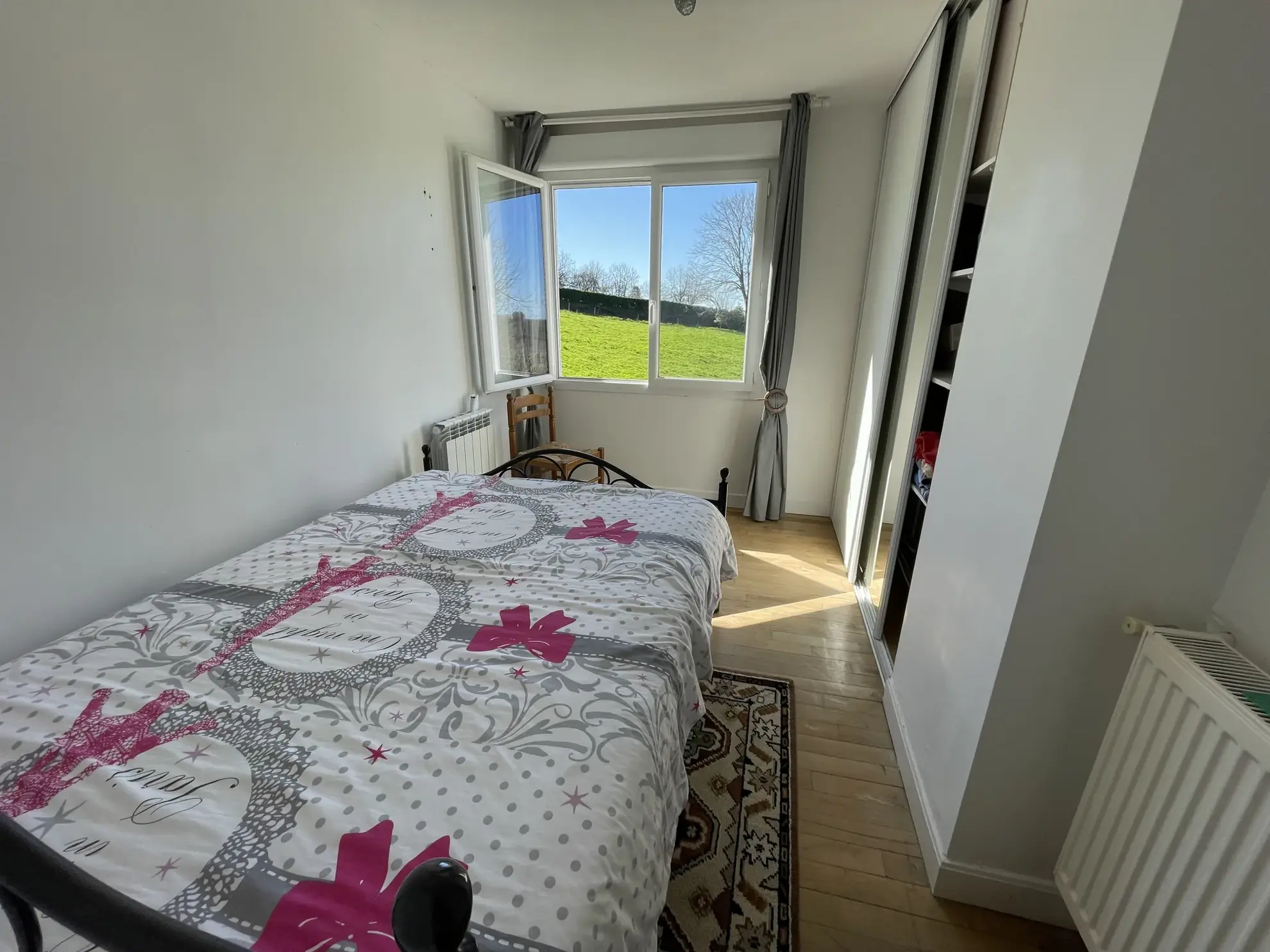 Ensemble immobilier de deux maisons à Chenailler-Mascheix avec terrain et vue panoramique 